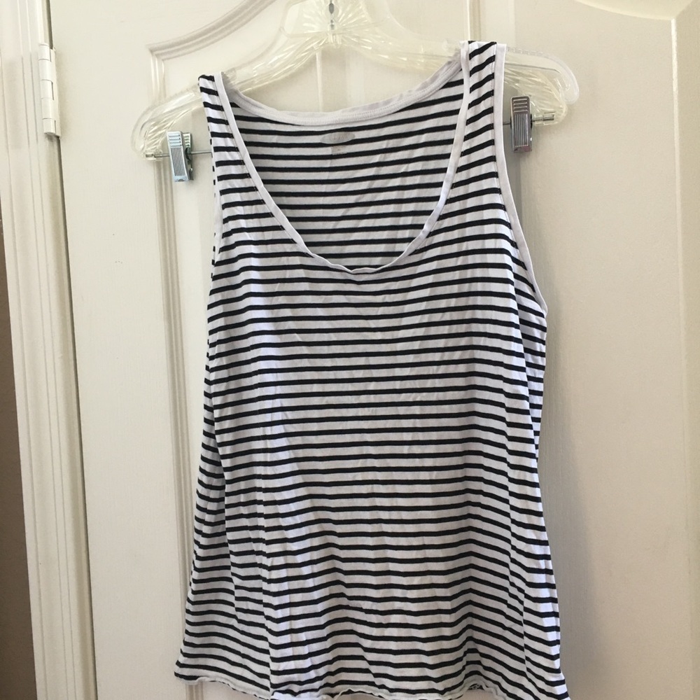 FINAL MARKDOWN Ladies old navy tank medium